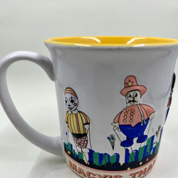 Macy’s Thanksgiving Day Parade 3-D embossed 2005 mug - Picture 4 of 12
